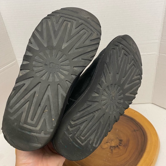 UGG Mid Top Leather Shearling Lined Black Boots - Picture 5 of 12